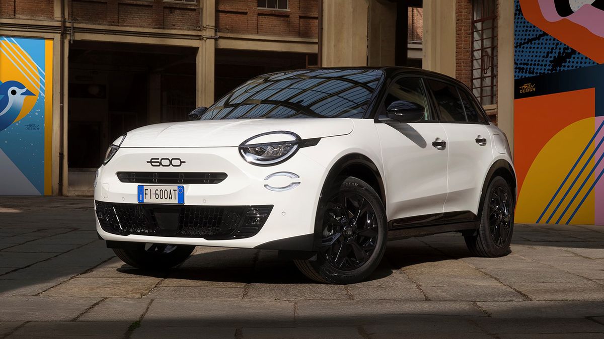 Stylovku od Fiatu teď konečně koupíte s normálním motorem a manuálem! A značka si připravila ještě jednu super akci